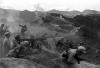 6 1951年志愿军第九兵团向三八线南发动第五次战役，战士们冲出阵地